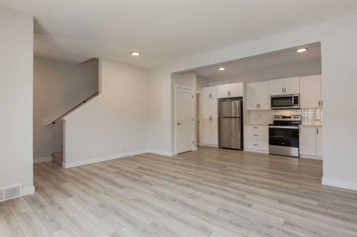 31 Tuscany Summit Square Nw, Calgary, AB - Indoor Photo Showing Kitchen