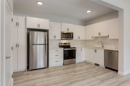 31 Tuscany Summit Square Nw, Calgary, AB - Indoor Photo Showing Kitchen With Stainless Steel Kitchen