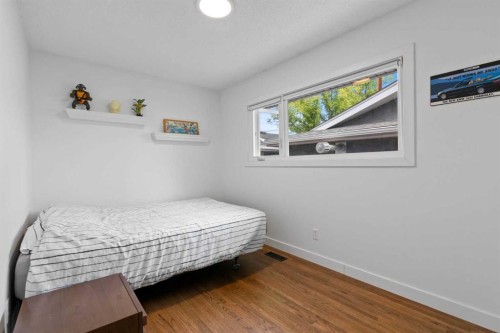 20 Mapleburn Drive Se, Calgary, AB - Indoor Photo Showing Bedroom