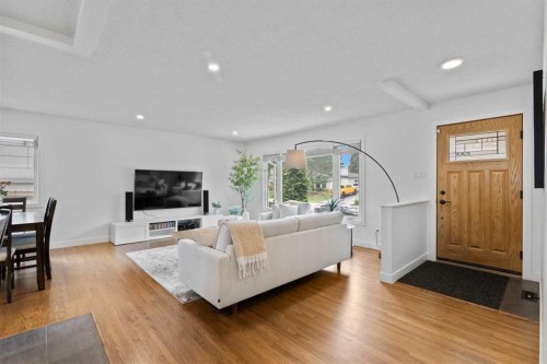 20 Mapleburn Drive Se, Calgary, AB - Indoor Photo Showing Living Room