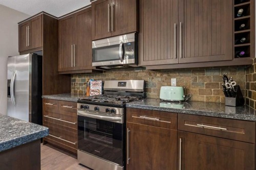 2-441 20 Avenue Ne, Calgary, AB - Indoor Photo Showing Kitchen