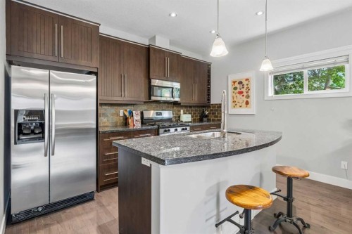 2-441 20 Avenue Ne, Calgary, AB - Indoor Photo Showing Kitchen With Upgraded Kitchen