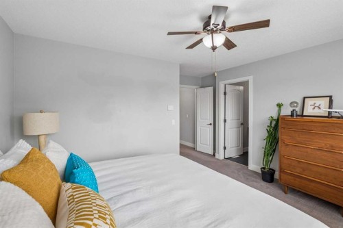 2-441 20 Avenue Ne, Calgary, AB - Indoor Photo Showing Bedroom