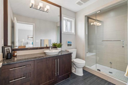 2-441 20 Avenue Ne, Calgary, AB - Indoor Photo Showing Bathroom
