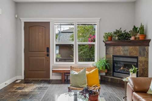 2-441 20 Avenue Ne, Calgary, AB - Indoor With Fireplace
