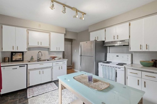 3711 Centre B Street Nw, Calgary, AB - Indoor Photo Showing Kitchen