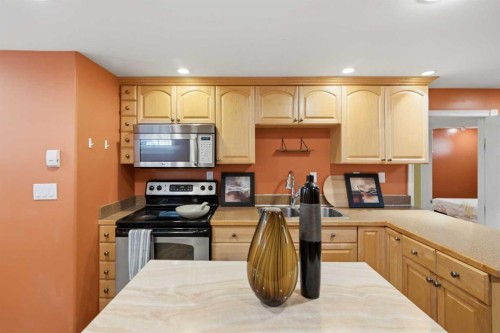 3711 Centre B Street Nw, Calgary, AB - Indoor Photo Showing Kitchen