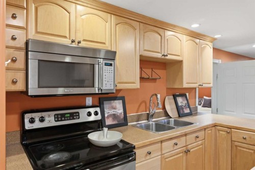 3711 Centre B Street Nw, Calgary, AB - Indoor Photo Showing Kitchen With Double Sink