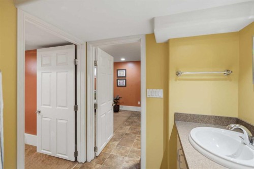 3711 Centre B Street Nw, Calgary, AB - Indoor Photo Showing Bathroom