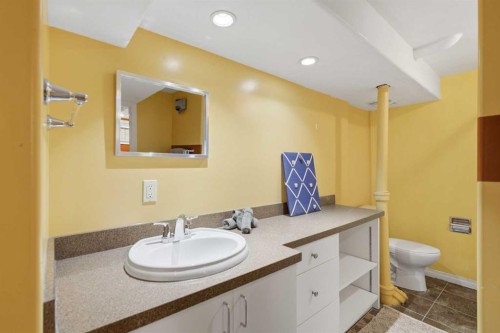 3711 Centre B Street Nw, Calgary, AB - Indoor Photo Showing Bathroom