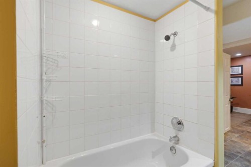 3711 Centre B Street Nw, Calgary, AB - Indoor Photo Showing Bathroom