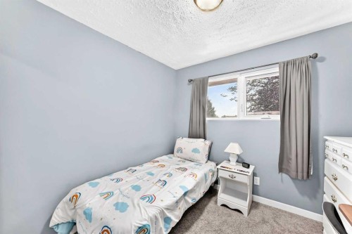 2078 7 Avenue North, Lethbridge, AB - Indoor Photo Showing Bedroom