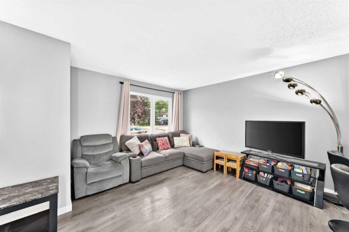 2078 7 Avenue North, Lethbridge, AB - Indoor Photo Showing Living Room