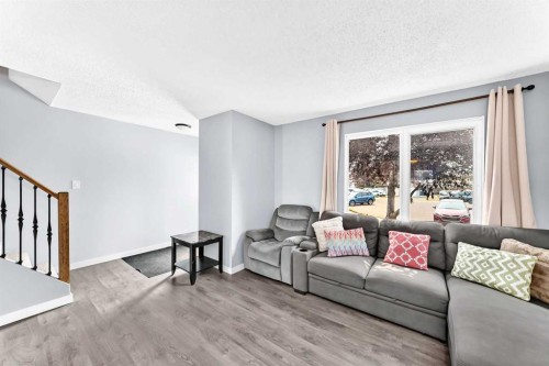 2078 7 Avenue North, Lethbridge, AB - Indoor Photo Showing Living Room