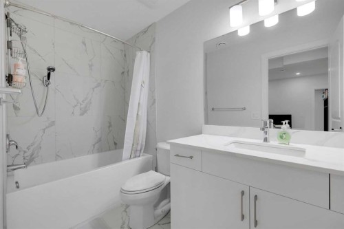 89 Amblehurst Gardens Nw, Calgary, AB - Indoor Photo Showing Bathroom