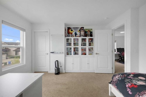 89 Amblehurst Gardens Nw, Calgary, AB - Indoor Photo Showing Bedroom