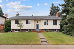 195 Lake Wapta Rise SE Calgary, AB T2J 2N4