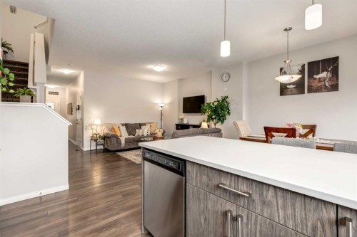 497 Hillcrest Road Sw, Airdrie, AB - Indoor Photo Showing Kitchen