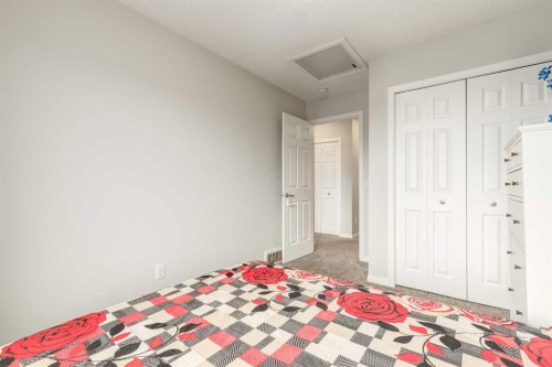 497 Hillcrest Road Sw, Airdrie, AB - Indoor Photo Showing Bedroom