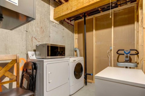 497 Hillcrest Road Sw, Airdrie, AB - Indoor Photo Showing Laundry Room
