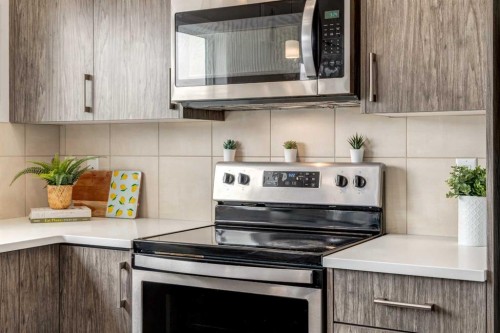 497 Hillcrest Road Sw, Airdrie, AB - Indoor Photo Showing Kitchen