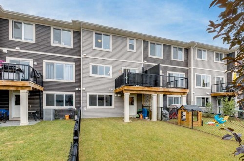 497 Hillcrest Road Sw, Airdrie, AB - Outdoor With Deck Patio Veranda