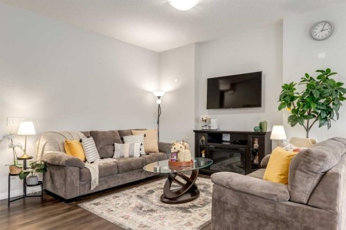497 Hillcrest Road Sw, Airdrie, AB - Indoor Photo Showing Living Room