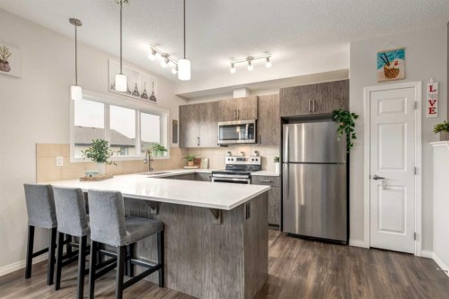 497 Hillcrest Road Sw, Airdrie, AB - Indoor Photo Showing Kitchen With Upgraded Kitchen