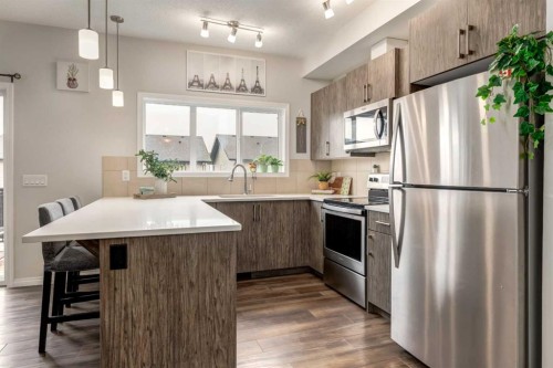 497 Hillcrest Road Sw, Airdrie, AB - Indoor Photo Showing Kitchen With Upgraded Kitchen