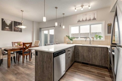 497 Hillcrest Road Sw, Airdrie, AB - Indoor Photo Showing Kitchen With Upgraded Kitchen