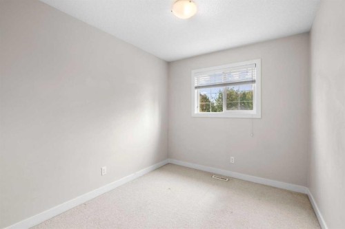 89 Pantego Lane Nw, Calgary, AB - Indoor Photo Showing Other Room