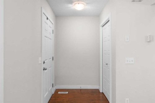 89 Pantego Lane Nw, Calgary, AB - Indoor Photo Showing Other Room