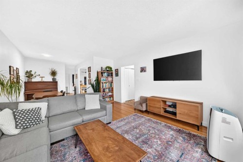 71 Dalton Bay Nw, Calgary, AB - Indoor Photo Showing Living Room