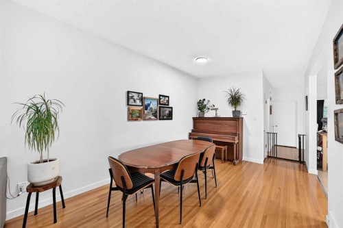 71 Dalton Bay Nw, Calgary, AB - Indoor Photo Showing Dining Room