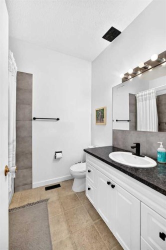 71 Dalton Bay Nw, Calgary, AB - Indoor Photo Showing Bathroom