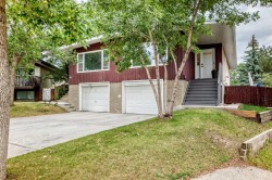 71 Dalton Bay NW Calgary, AB T3H 1H7