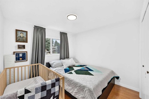 71 Dalton Bay Nw, Calgary, AB - Indoor Photo Showing Bedroom