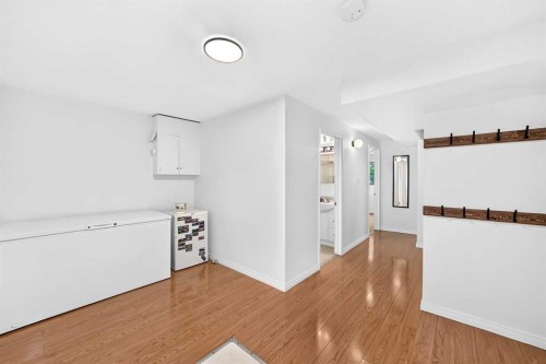 71 Dalton Bay Nw, Calgary, AB - Indoor Photo Showing Other Room