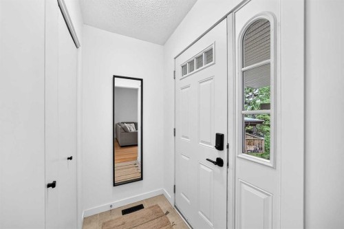71 Dalton Bay Nw, Calgary, AB - Indoor Photo Showing Other Room
