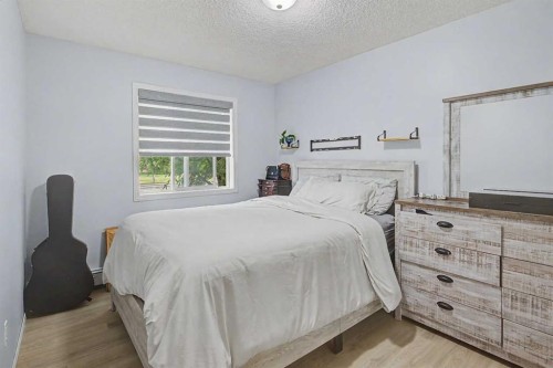 101-7724 Bowness Road Nw, Calgary, AB - Indoor Photo Showing Bedroom
