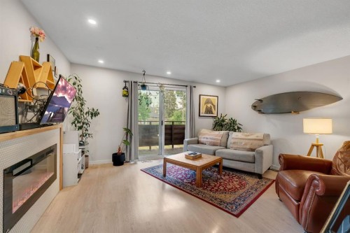 431 37 Street Sw, Calgary, AB - Indoor Photo Showing Living Room With Fireplace