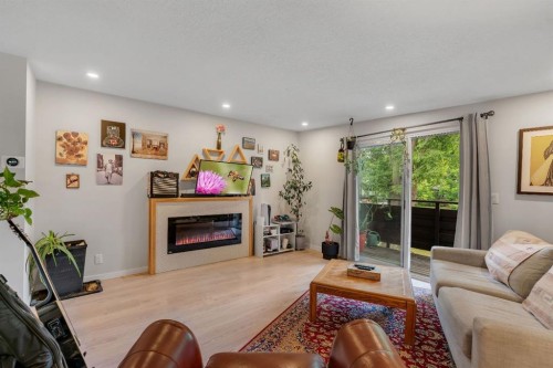 431 37 Street Sw, Calgary, AB - Indoor Photo Showing Living Room With Fireplace