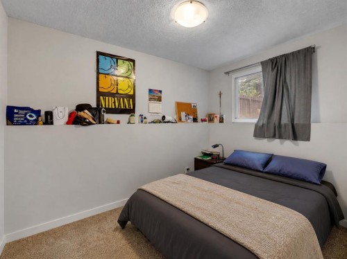 431 37 Street Sw, Calgary, AB - Indoor Photo Showing Bedroom