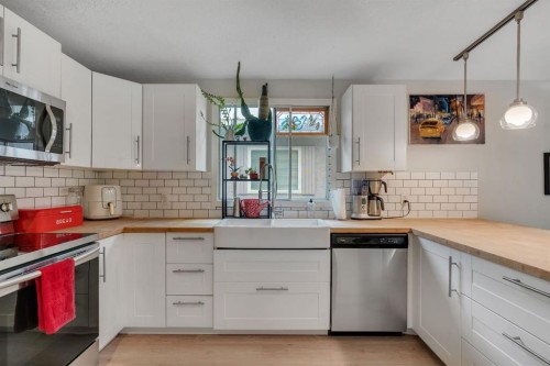 431 37 Street Sw, Calgary, AB - Indoor Photo Showing Kitchen