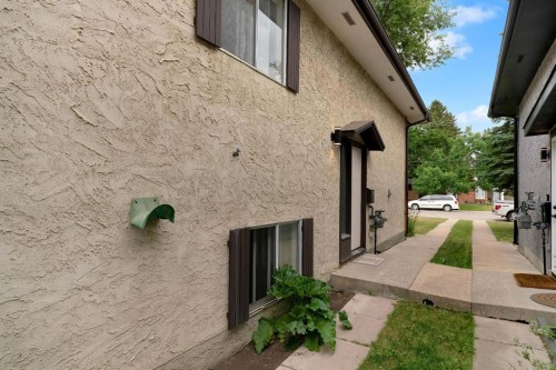 431 37 Street Sw, Calgary, AB - Outdoor