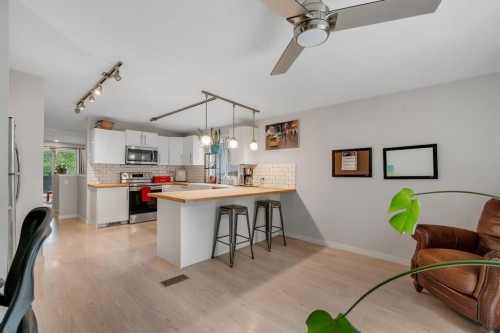 431 37 Street Sw, Calgary, AB - Indoor