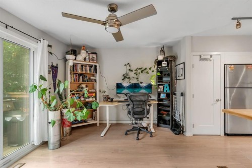 431 37 Street Sw, Calgary, AB - Indoor Photo Showing Other Room