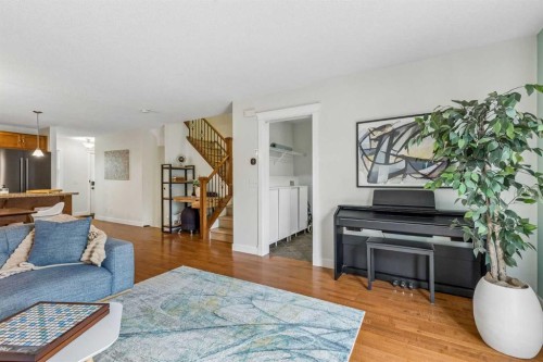 3444 3 Avenue Nw, Calgary, AB - Indoor Photo Showing Living Room