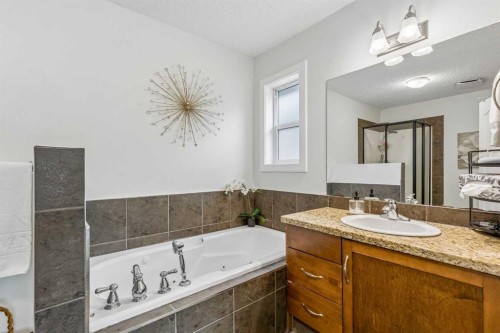 3444 3 Avenue Nw, Calgary, AB - Indoor Photo Showing Bathroom
