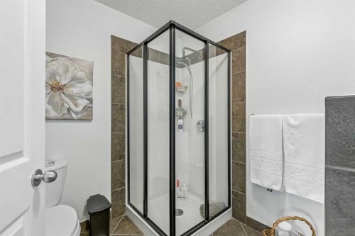 3444 3 Avenue Nw, Calgary, AB - Indoor Photo Showing Bathroom